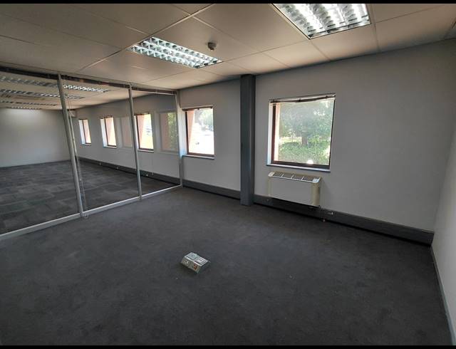 2,037M² OFFICE TO LET IN VORNA VALLEY